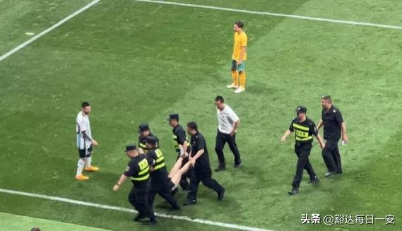 再不疯狂就老了9人队形,再不疯狂就老了每人唱一句的视频