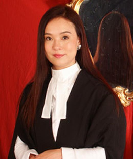 翁静晶因与刘家良结婚轰动娱乐圈，刘家良去后，她再嫁入赌王家族