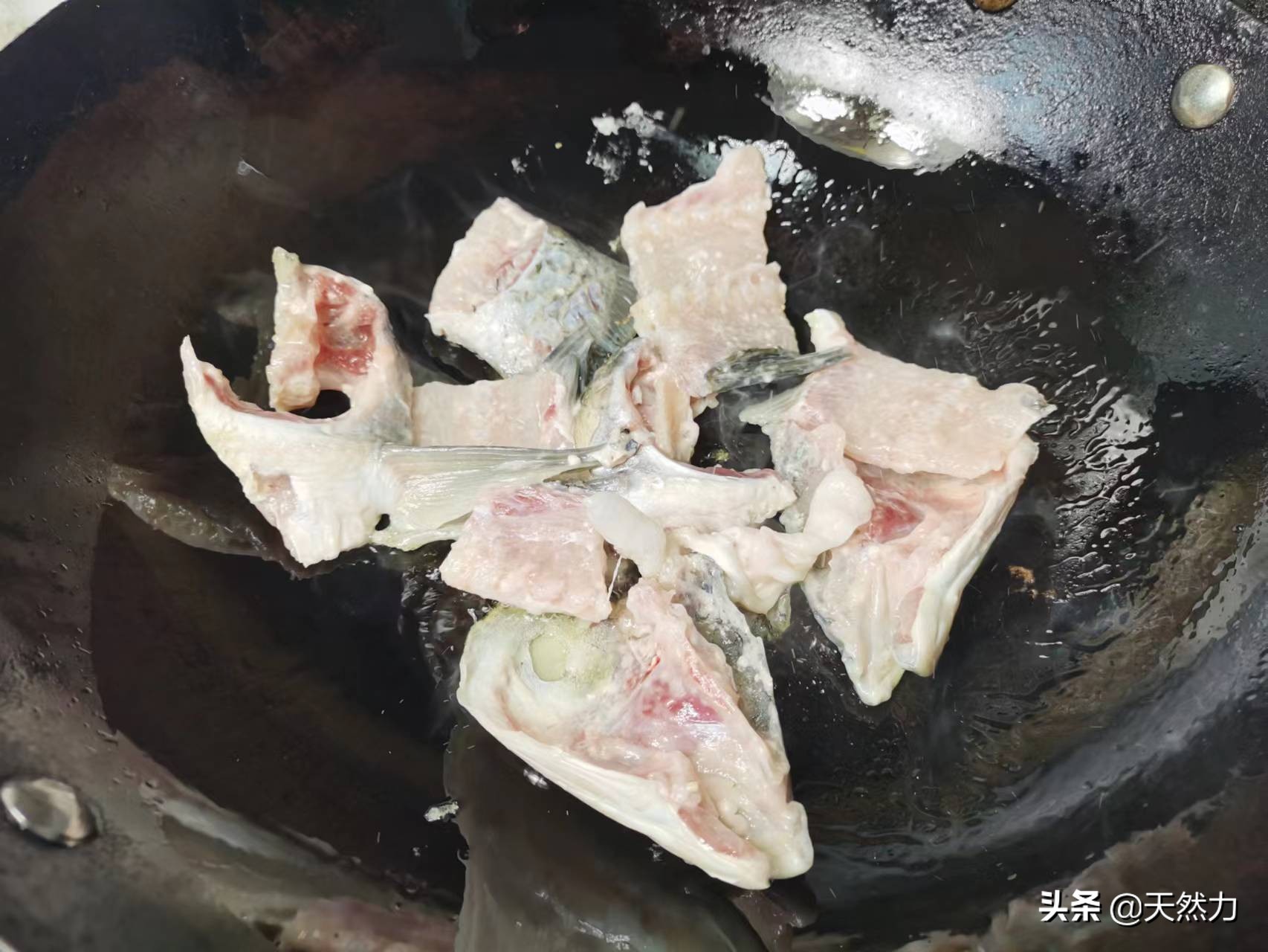 酸菜鱼正宗酸菜鱼的做法,酸菜鱼家常做法鱼肉鲜香滑嫩酸