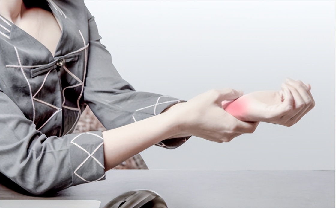 睡觉手指发麻发胀是什么症状,新冠有手指发麻的症状吗