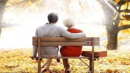 金婚银婚瓷婚年限是怎样区分的,结婚20年属于是金婚还是什么婚