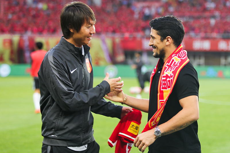 李铁迎来最强归化球员,洛国富李铁完整视频