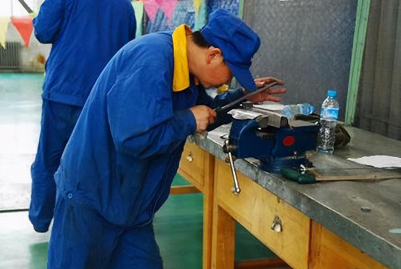 钳工证怎么申请电子职业技能证书,钳工资格证考试报考条件