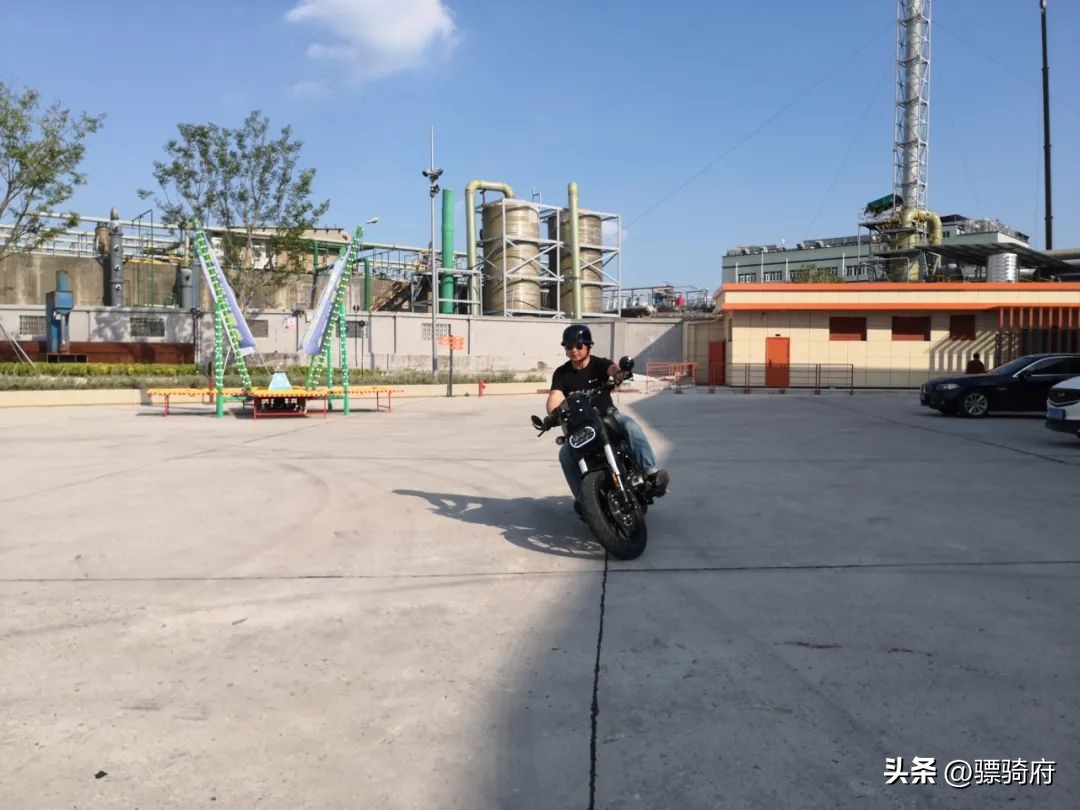 王野200摩托车官方价,motofino小马300落地价