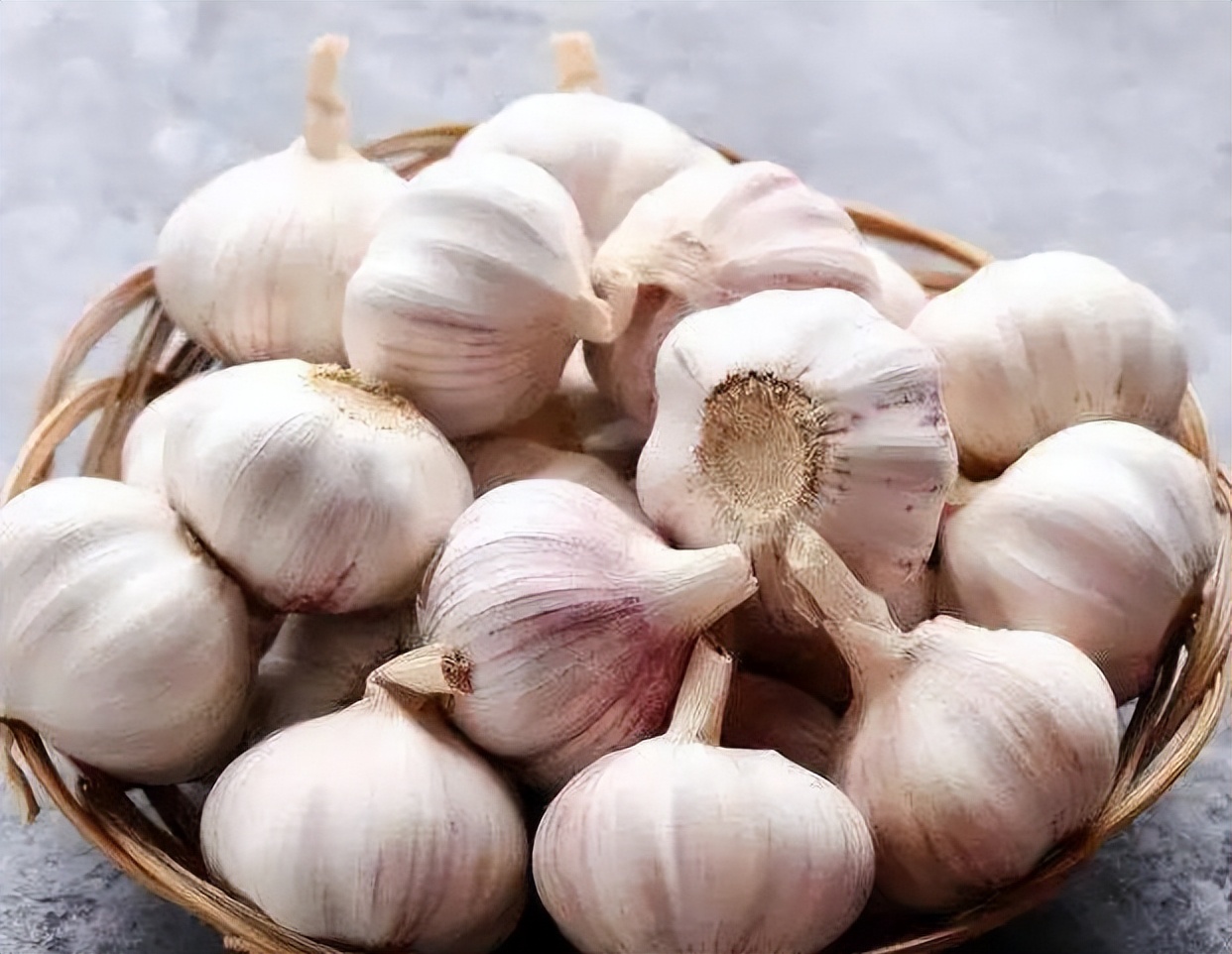 长期吃大蒜对身体有哪些好处,女人经常吃大蒜对身体有什么好处