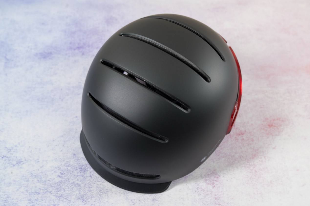 头盔有蓝牙耳机的效果,一款炫酷的智能头盔