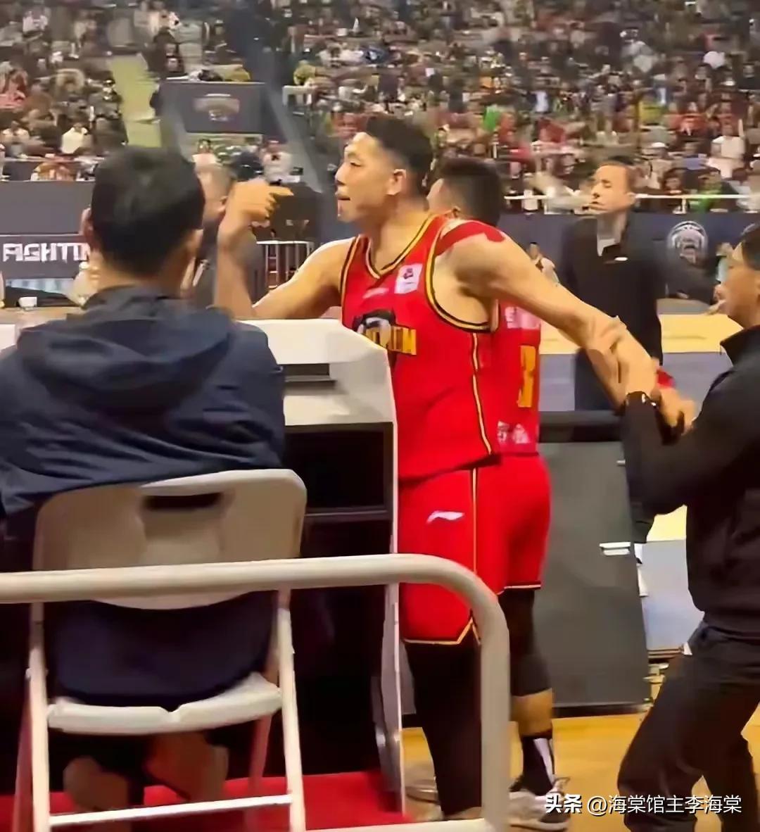 沈梓杰怒喷57号裁判“你鸭再骂我一个试试”？