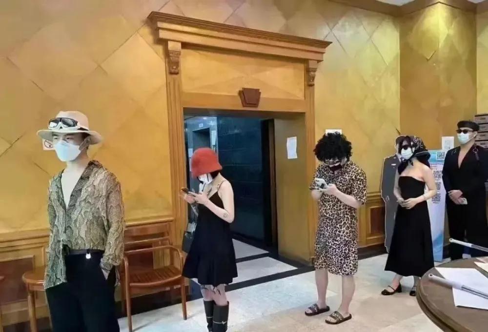 郭敬明文风奢靡,小时代奢靡