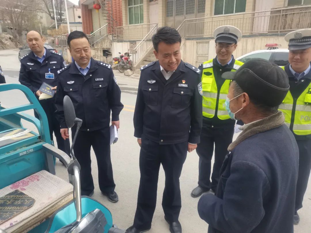 交警转变执法理念提高执法效能,公安民警作风转变有成效