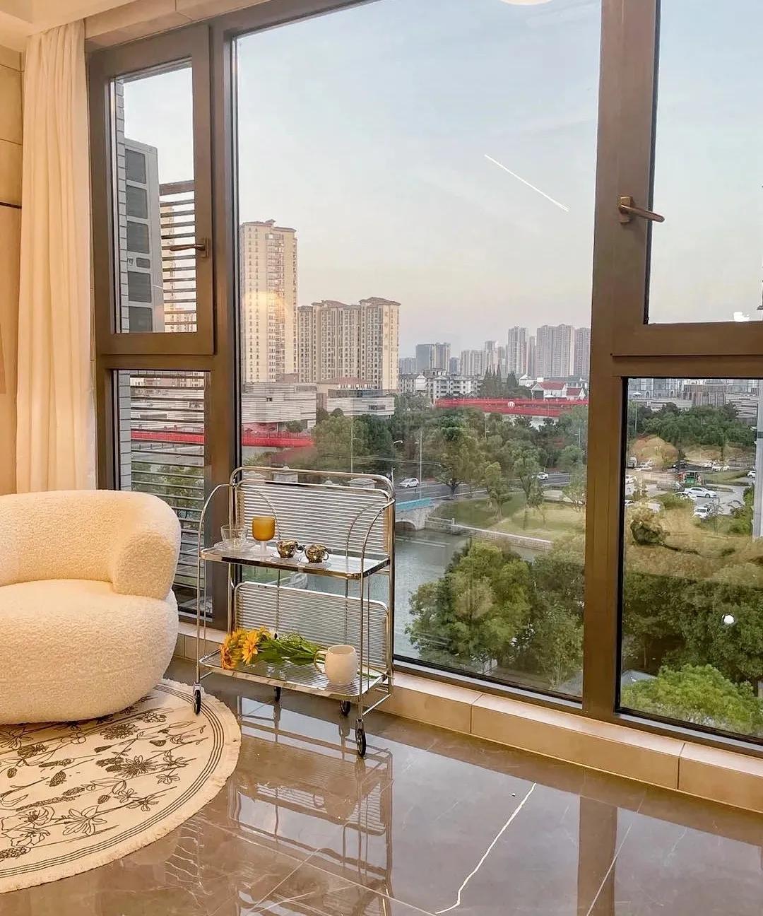 买房子都要装落地窗吗,现在房子为啥不让做落地窗了