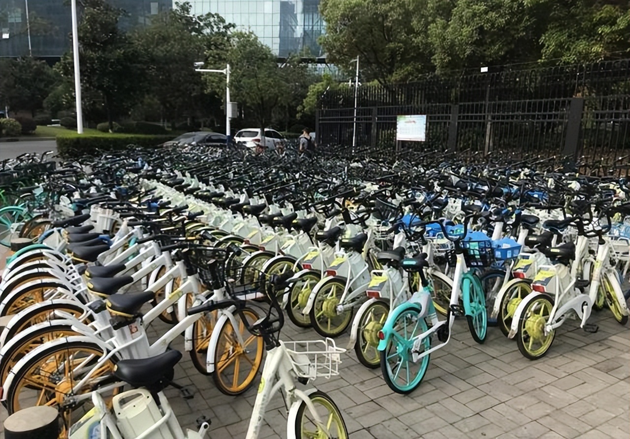 摩拜单车创始人胡玮炜卖了多少钱,ofo共享单车的创始人戴威