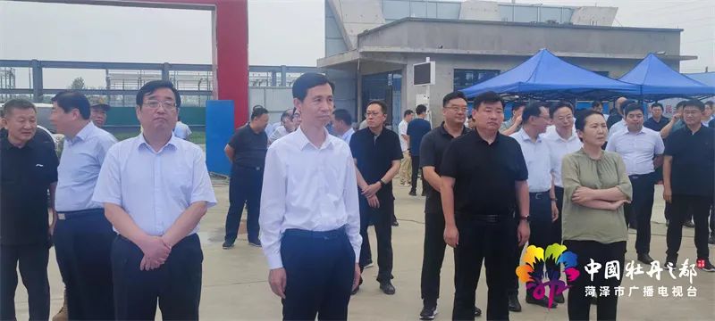 主要领导实地考察项目建设,县委书记带队观摩项目建设
