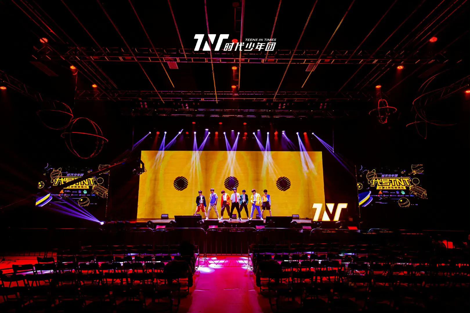 郭敬明和时代少年团合照,时代少年团全员可爱照片合照