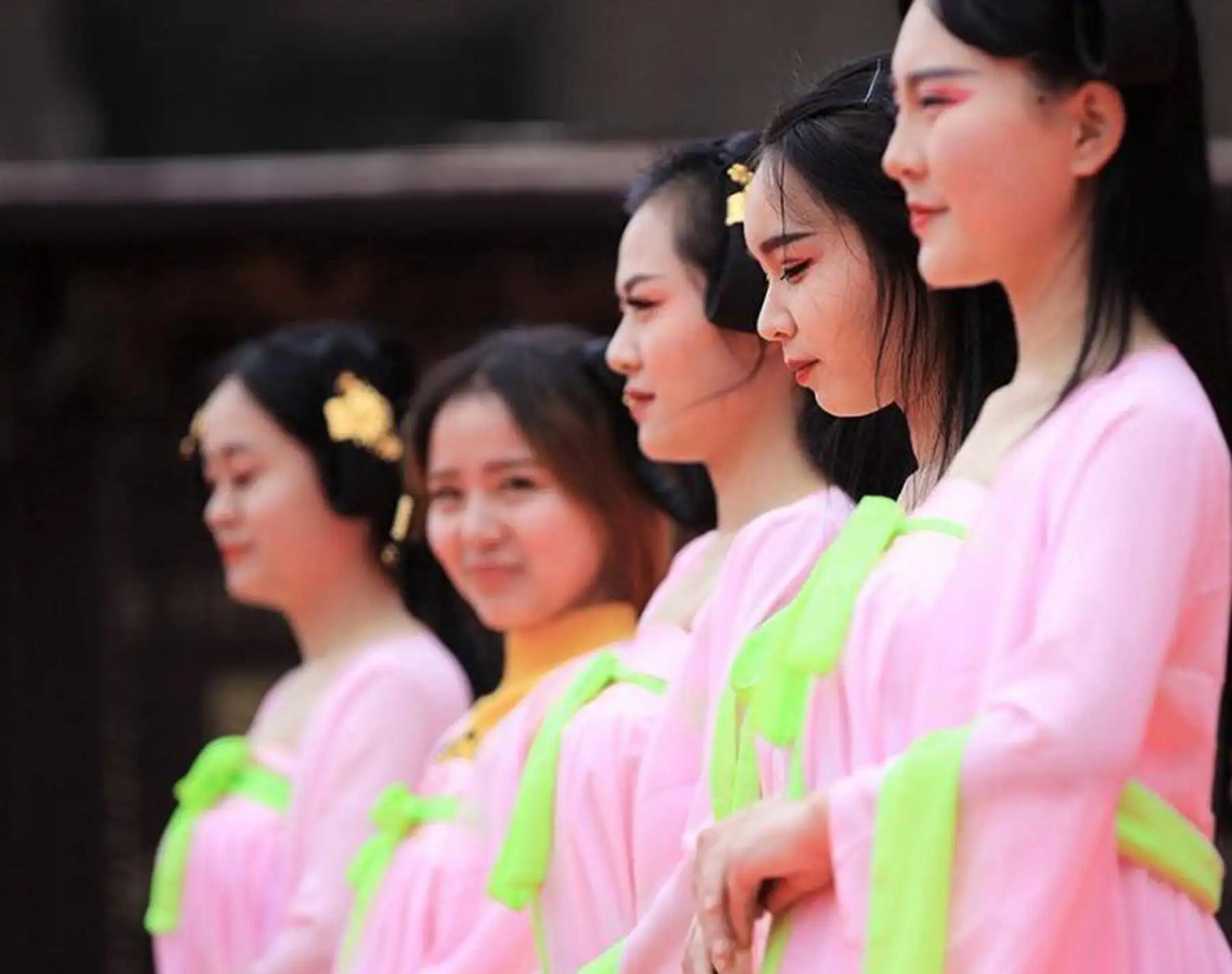 横店女群演真实处境可怜,横店群演泛滥的人