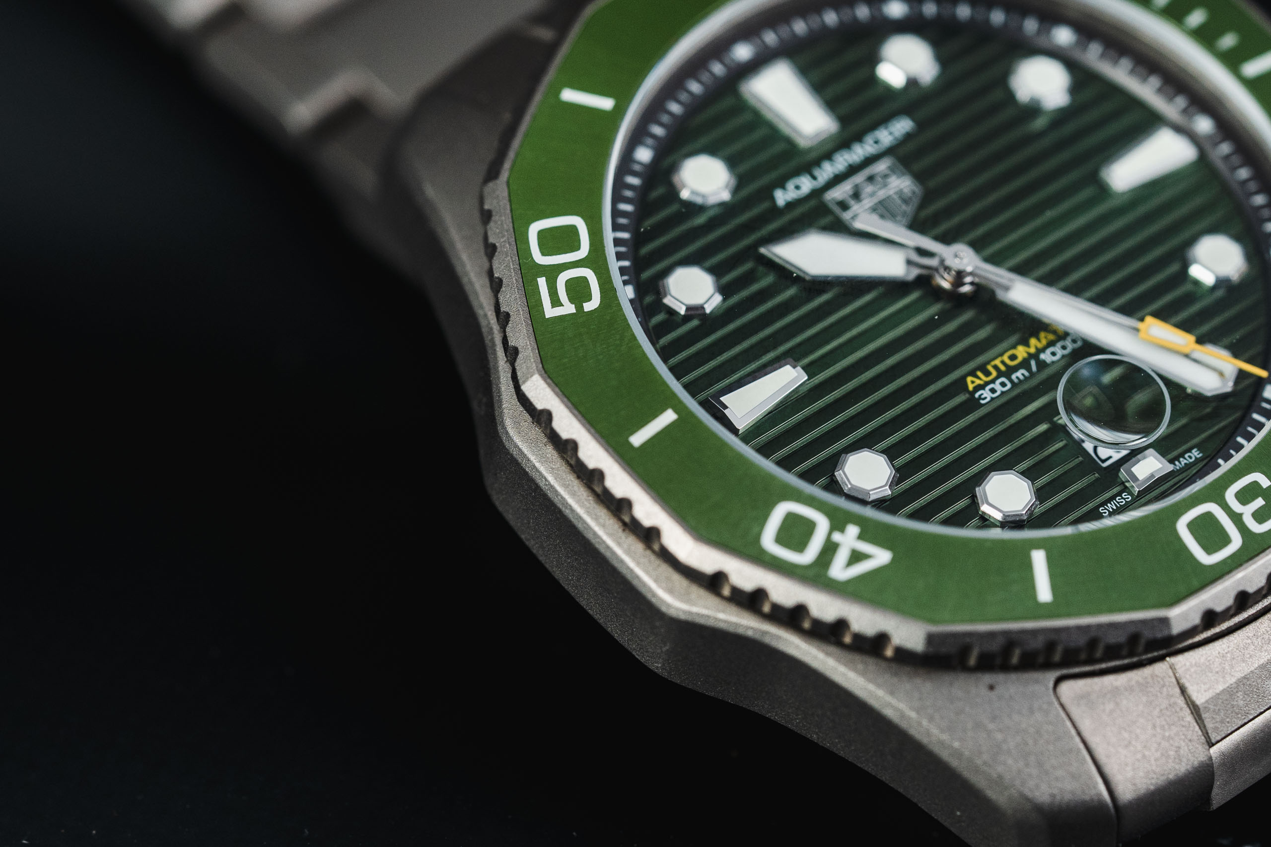 泰格豪雅竞潜300老款和新款区别,泰格豪雅竞潜300怎么调日历