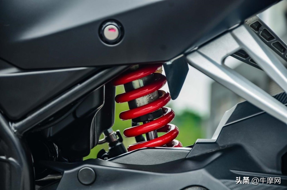 入门仿赛推荐1-2万双缸,赛科龙rc250仿赛震动大吗