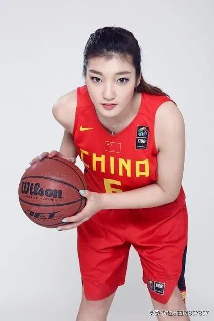 李梦是不是现役女篮第一人,李梦当年19岁比赛