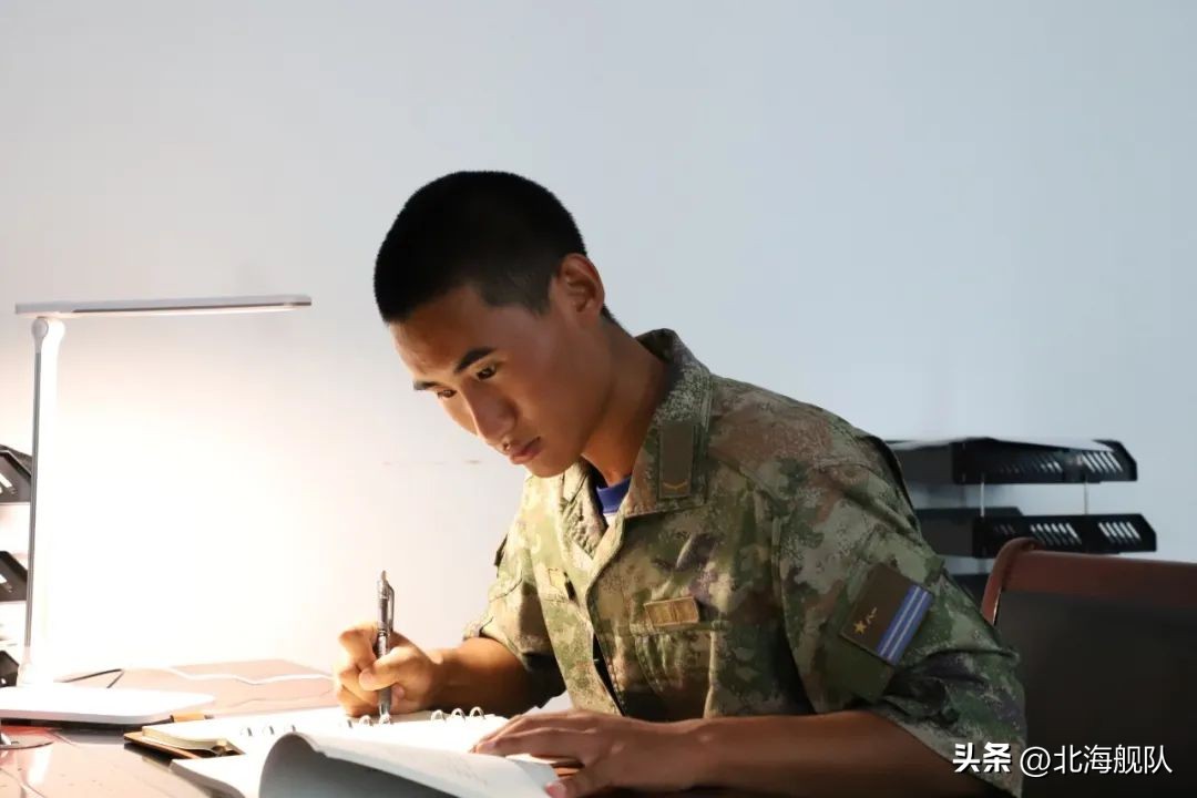 这些“硬核”学兵，成了军营“小教员”
