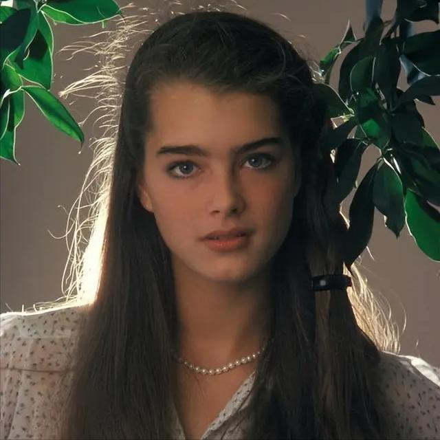 波姬·小丝：我10岁全裸出镜，20岁仍是完璧之身，往事已不堪回首