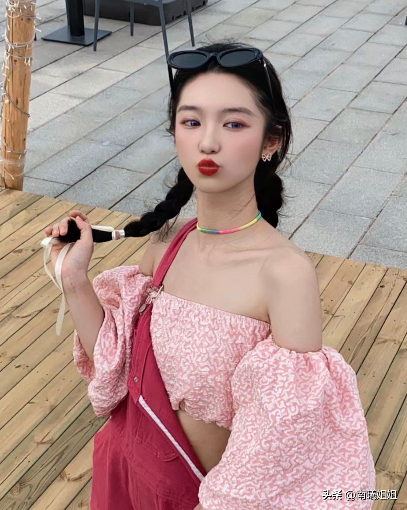 怎么扎丸子头显脸小编发,盘起来的编发显脸小丸子头