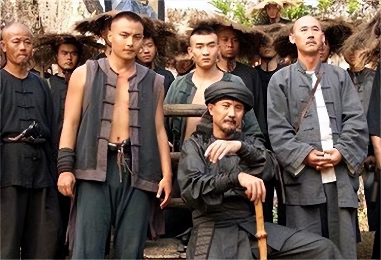 民国第一悍匪,抢72个女人做压寨夫人,死时外衣都没来得及穿