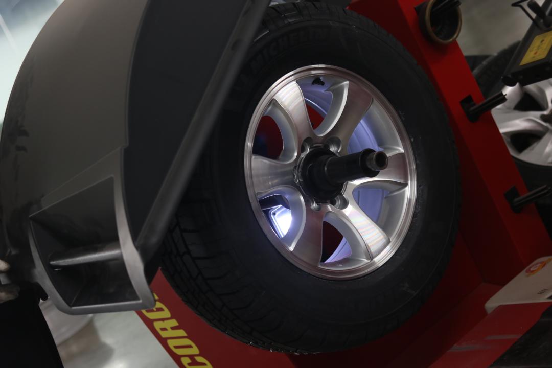 03年丰田霸道全车翻新多少钱,2004款丰田霸道拆车视频