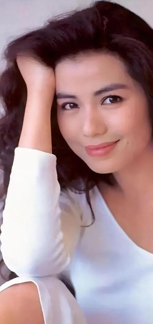 赵丽颖荣登亚洲十大女神榜第一名,中国十大明星女神