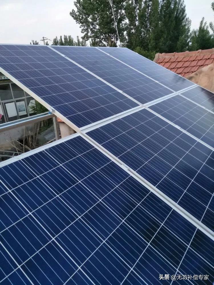 安装光伏发电的成本与利润,屋顶安装光伏在家发电如何赚钱