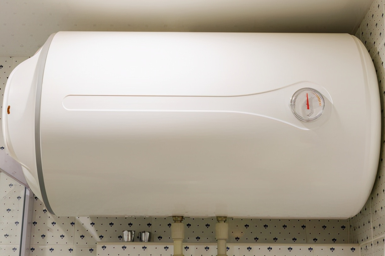 热水器关电源还是拔插头,热水器的插头平常需要拔吗