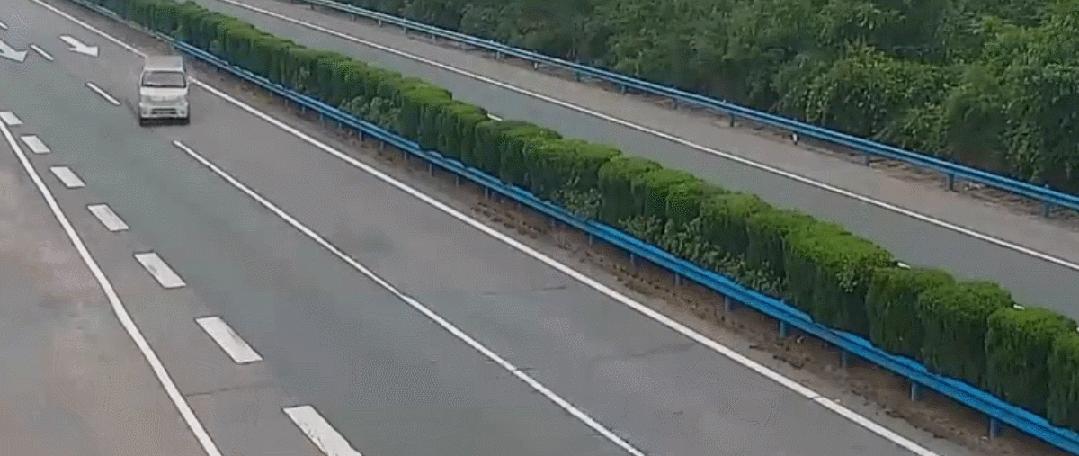 车胎爆了要马上停下来吗,不要慌稳住视频