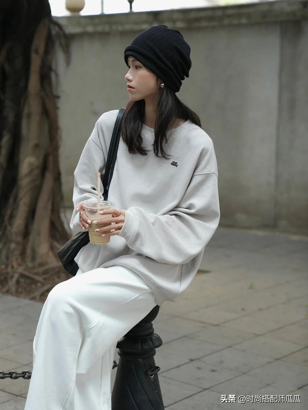 今年“运动裤”变的好时髦！混搭卫衣、西装，意外的洋气好看