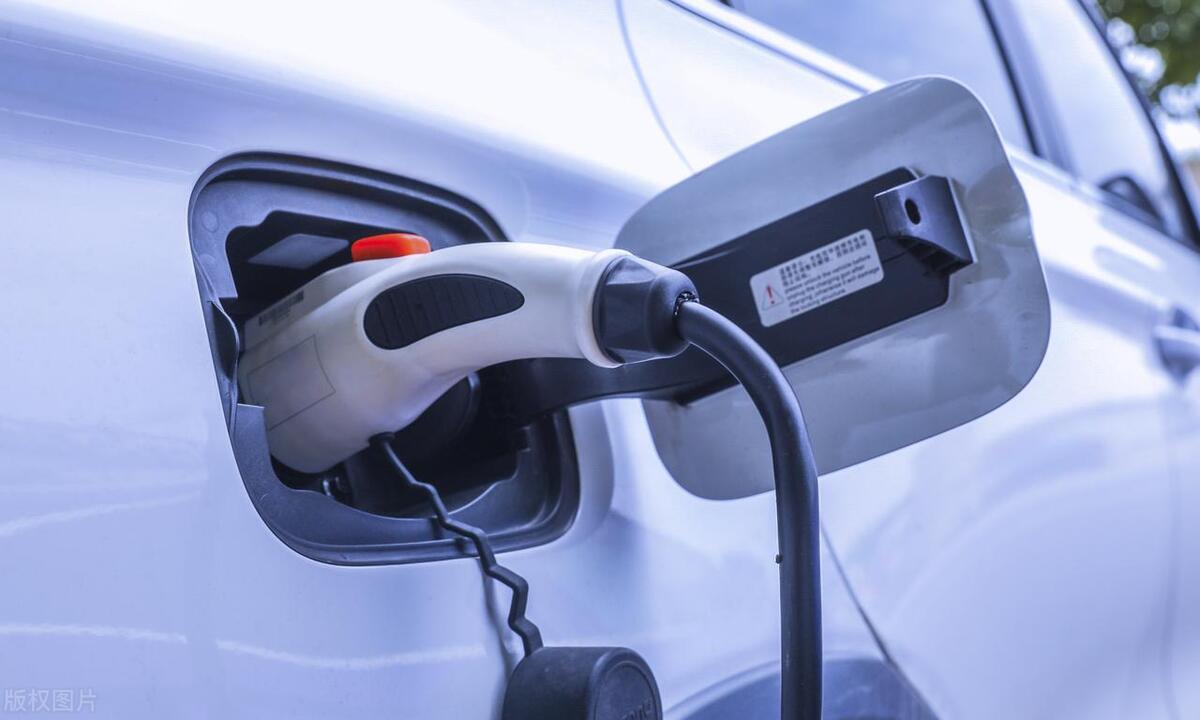 新能源汽车使用寿命一般几年,比亚迪宋plusdmi电池衰减严重吗