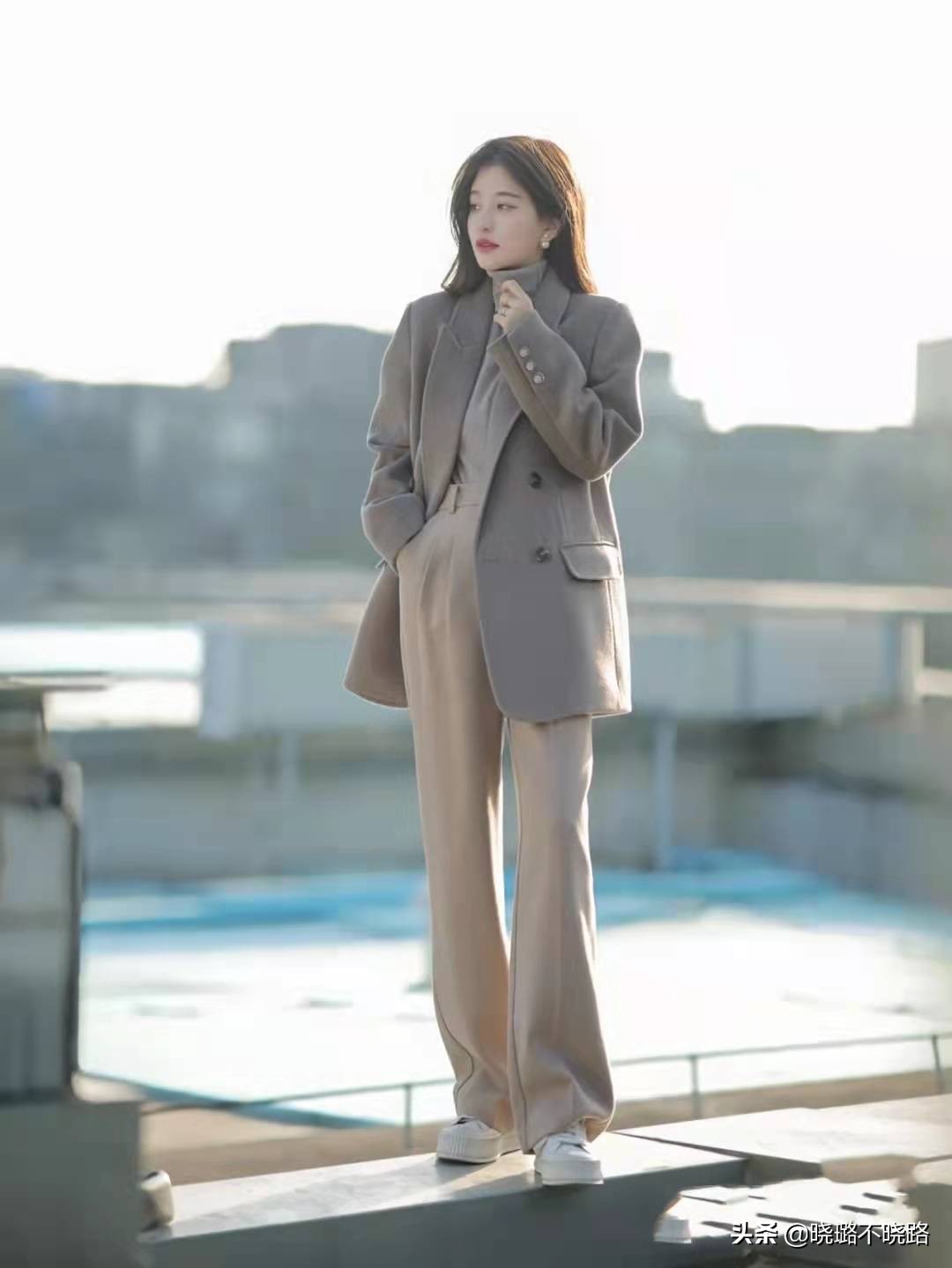 阔腿裤和直筒裤哪个比较显瘦,阔腿裤和直筒裤哪一种更显高显瘦