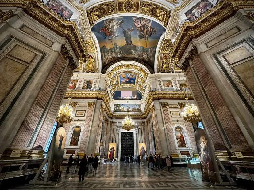 恋爱小故事：俄罗斯女友艾丽娜送来了雨伞，我们终于重逢了