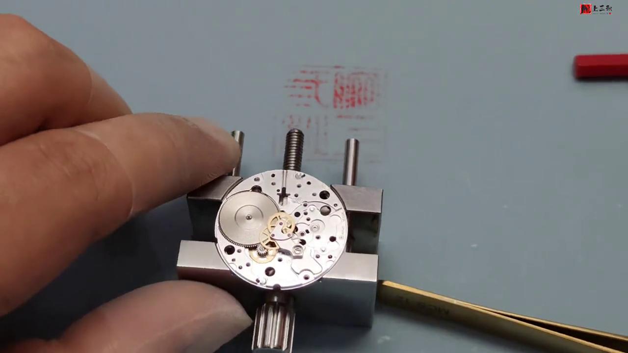 浪琴瑰丽新表为什么停停走走,浪琴瑰丽机械男表金色外壳修复