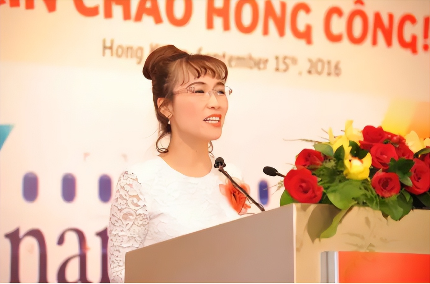 飞机上看比基尼秀？越南第一女首富创办比基尼航空21岁赚百万美元