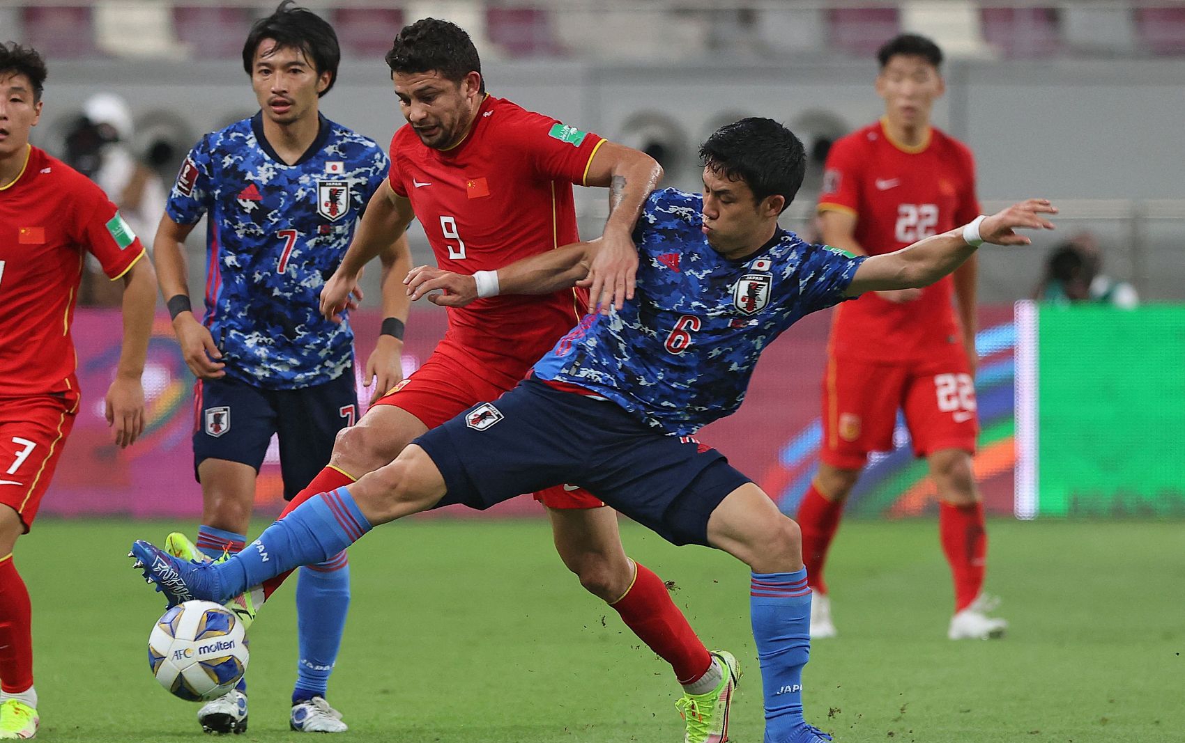 最新上架五条白斩鸡！国足新帅测试球员体脂率，五人不达标！