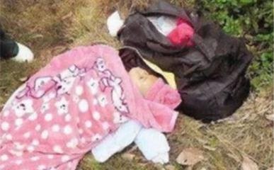 弃婴考上博士亲父母带五十万认亲,湖北夫妻捡到弃婴24年博士归来