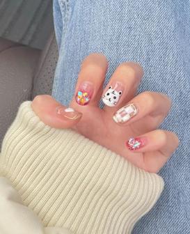 适合新年显白的美甲,新年美甲2022显白纯色