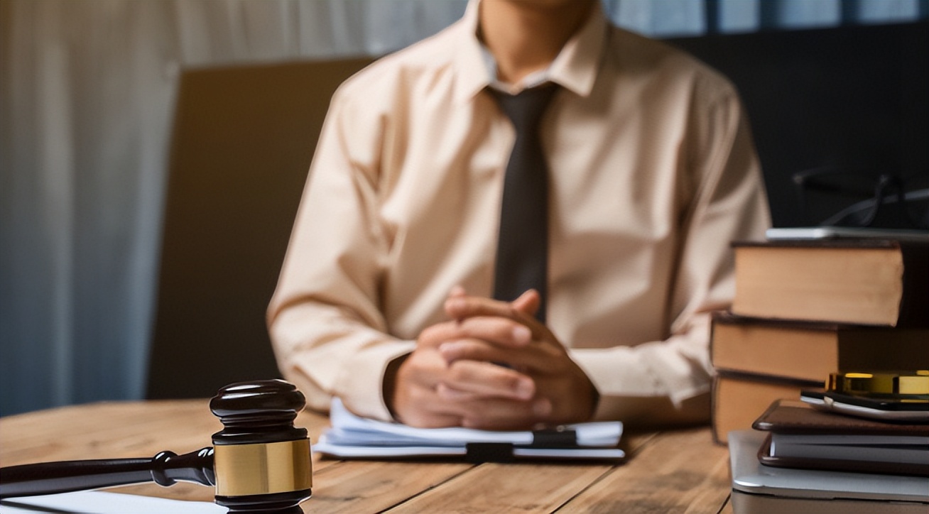 自己请的律师被对方收买了怎么办,怎么避免自己的律师被对方收买