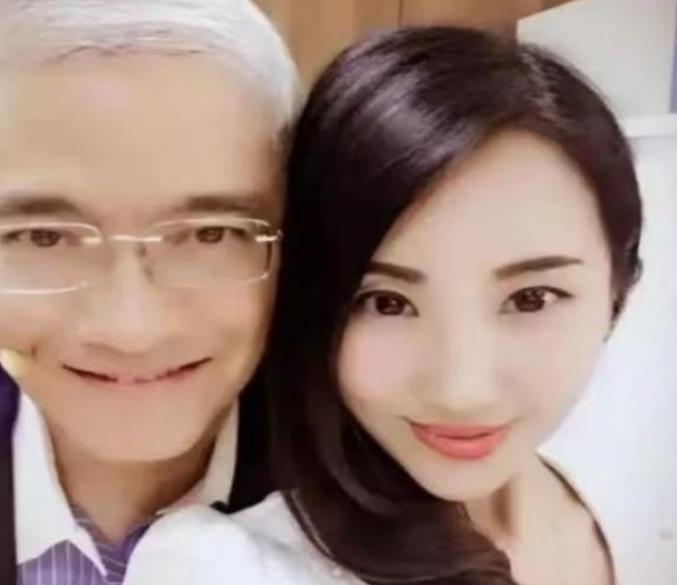 郎咸平骗前妻完整视频,郎咸平同前妻一起要回房