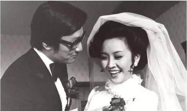 相差49岁的爷孙恋，12年后换回2000万分手费，coco这么做值吗？