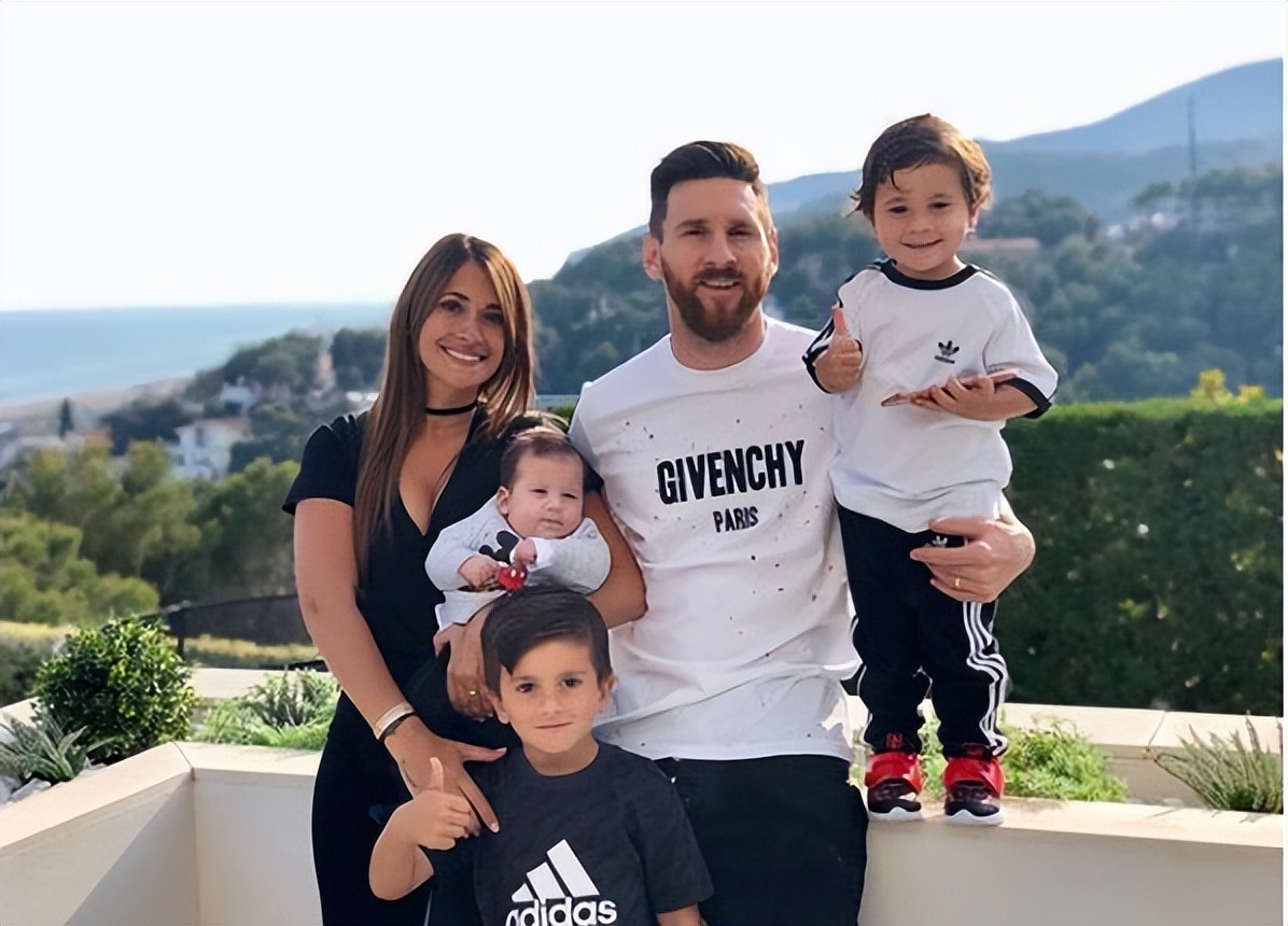 梅西和c罗绝代双骄的时代,梅西和c罗的年轻时