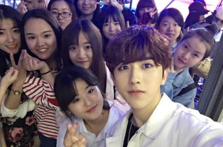 蔡徐坤及母亲迟迟没回应怀孕传闻，能否学陈飞宇陈红想出对策渡劫