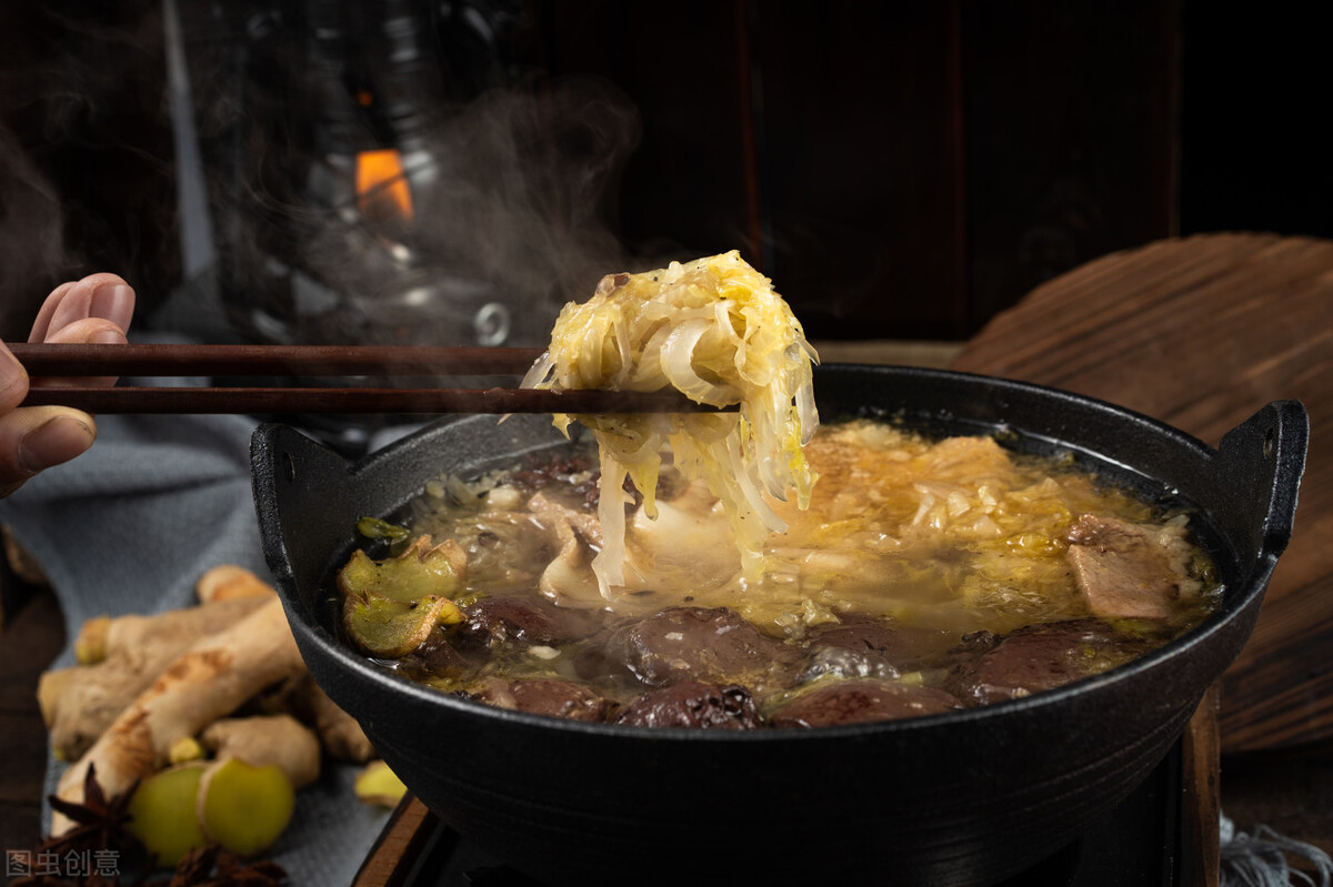 自己做的酸菜这样炒味道太棒了,自己制作的酸菜又酸又香