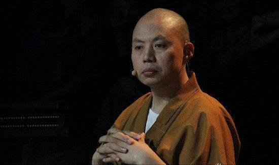 延参法师被猴耍的搞笑视频,延参法师淡定斗猴系列视频