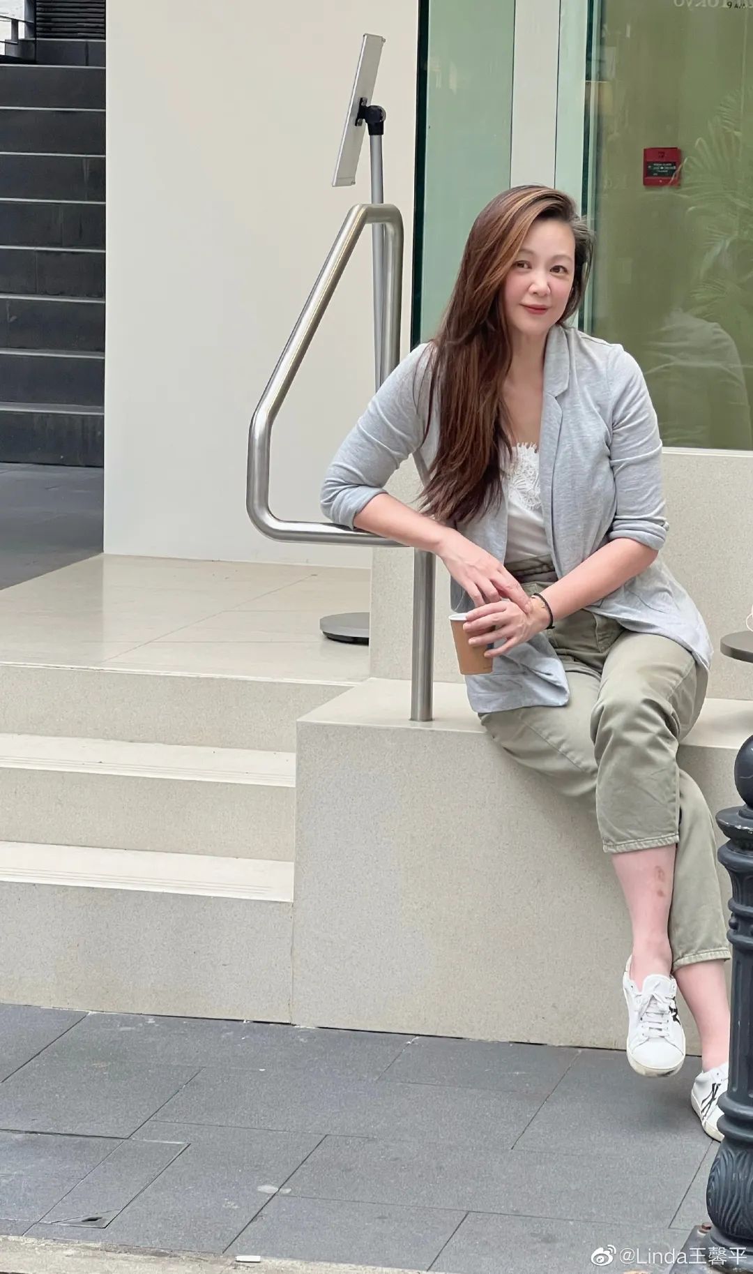 恋人妻、追青霞、混黑道、建豪宅，“武侠片之父”的江湖往事……