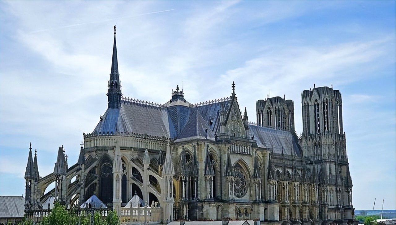 圣德尼教堂为什么建尖顶,圣德尼教堂意义