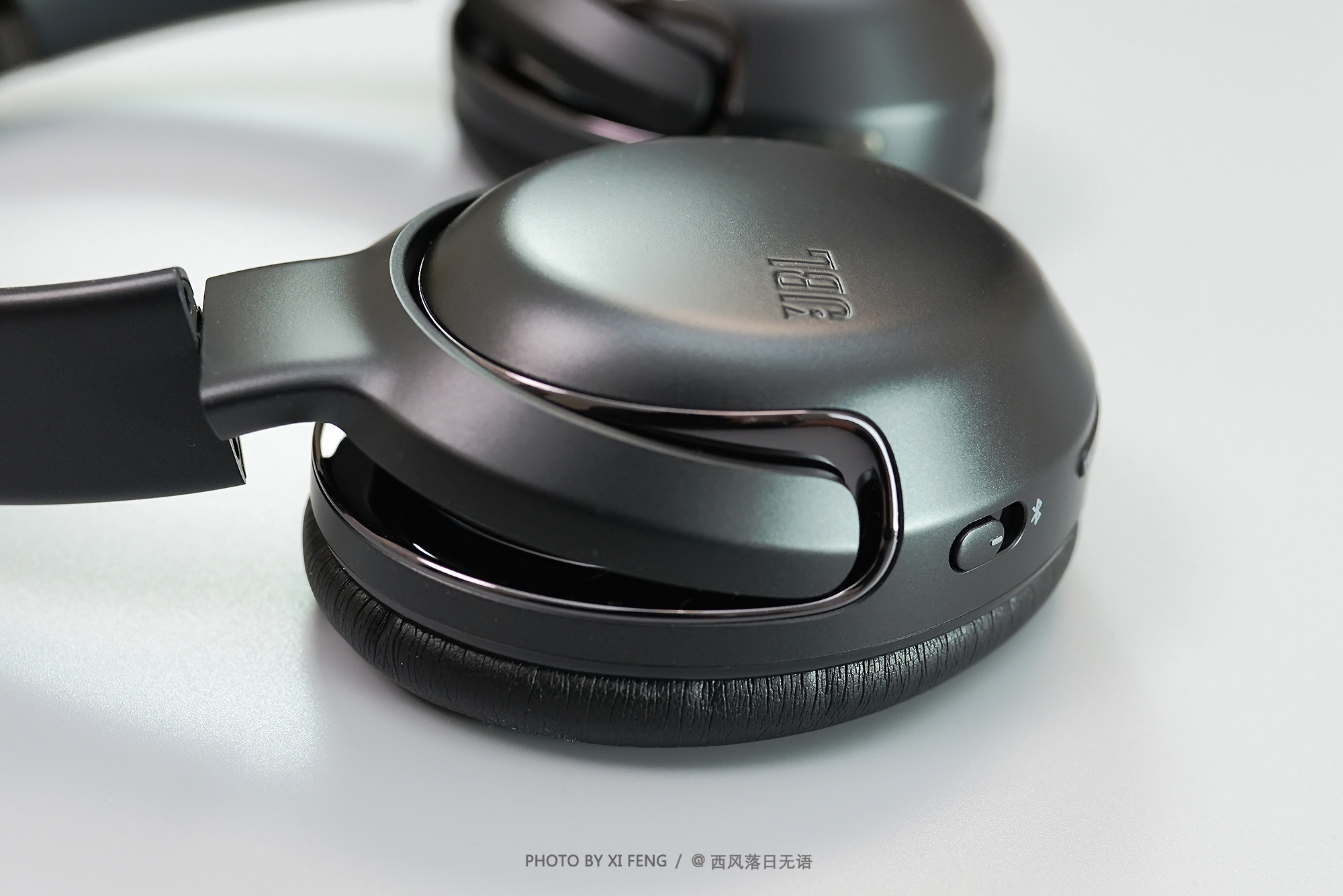 SONY、Bose、JBL三大信仰品牌，顶级降噪大头戴，换你会选谁？