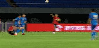 当年喊退钱的球迷,还记得曾经采访翻车的足球记者吗